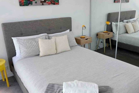 , Elsternwick, Impressive 2bed:carspot:15mins To CBD - E Caravan Parks 1