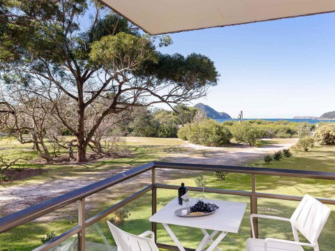 1 'Intrepid', 3 Intrepid Close - Amazing Views Of Shoal Bay, Only 100m From The Beach - E Caravan Parks 0