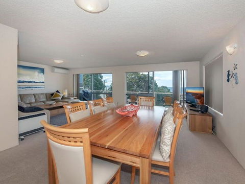 1 'Laman Lodge', 15 Laman Street - Stunning Air Conditioned Unit With Water Views And WIFI - E Caravan Parks 3