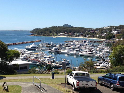 1 'Laman Lodge', 15 Laman Street - Stunning Air Conditioned Unit With Water Views And WIFI - E Caravan Parks 0
