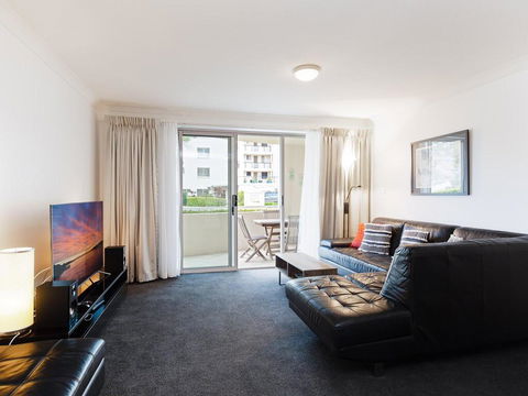 1 'SEASHELLS' 21-23 MAGNUS STREET - WIFI, POOL, LIFT & AIR CONDITIONING - E Caravan Parks 0