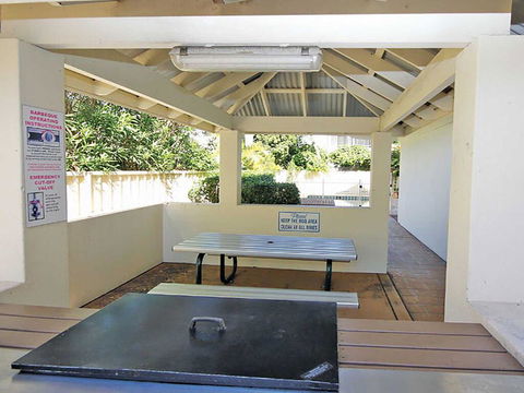 1 'SEASHELLS' 21-23 MAGNUS STREET - WIFI, POOL, LIFT & AIR CONDITIONING - E Caravan Parks 3