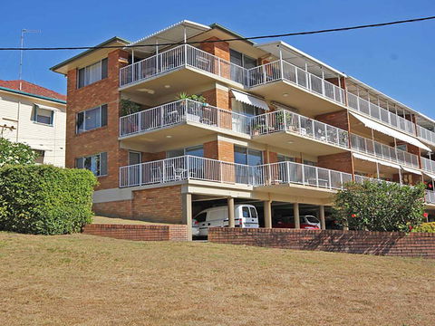 1 'Teramby Court' 104 Magnus Street - In Nelson Bay CBD - E Caravan Parks 2