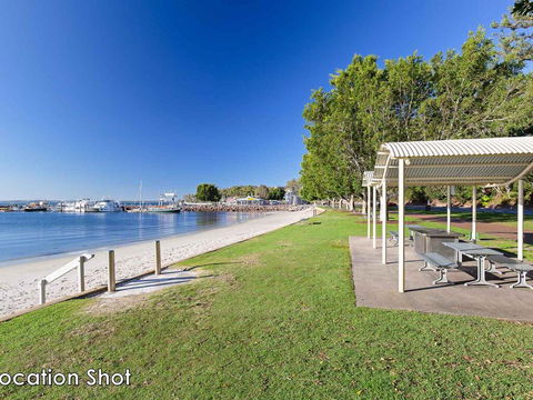 1 'Teramby Court' 104 Magnus Street - In Nelson Bay CBD - E Caravan Parks 3