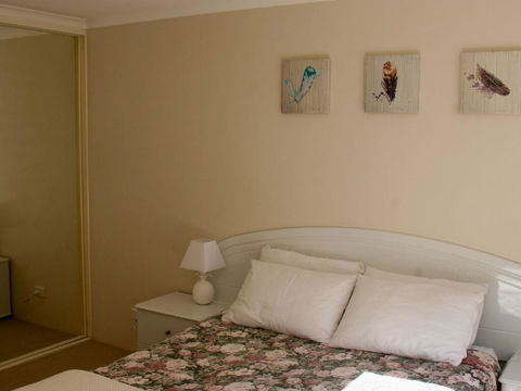 1 'The Clippers' 131 Soldiers Point Road - Fabulous Waterfront Unit - E Caravan Parks 3