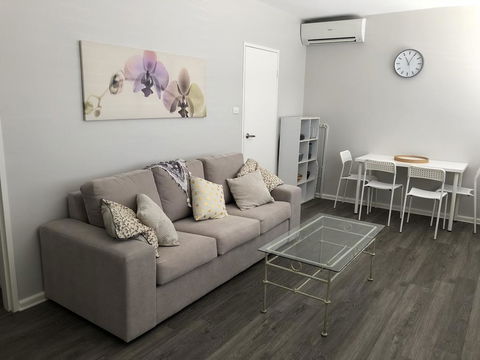 1 Bedroom Unit In Heart Of Elsternwick - E Caravan Parks 0