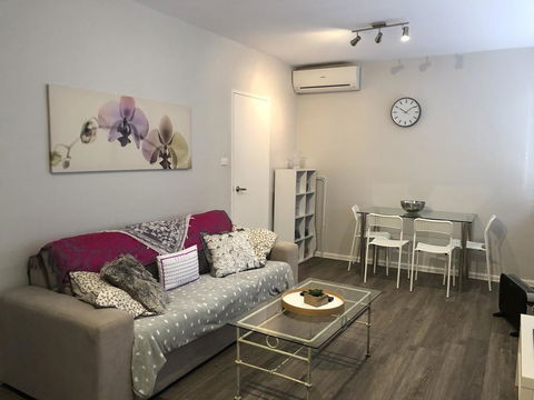 1 Bedroom Unit In Heart Of Elsternwick - E Caravan Parks 2