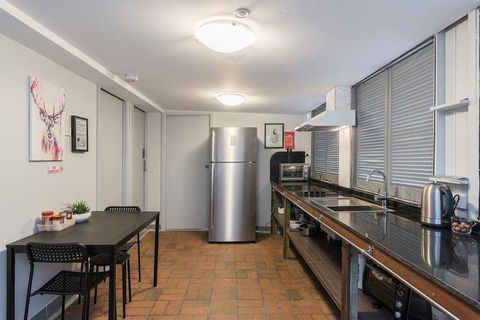 1 Double Quaint Grannyflat Private Room Near Public Transport - SHAREHOUSE - E Caravan Parks 2