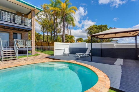 1-33 Tingira Close - Rainbow Beach, Gorgeous Ocean Views, Swimming Pool, Air Conditioning - E Caravan Parks 2