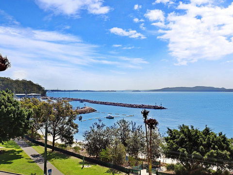 10 'Kiah' 53 Victoria Parade - Waterfront Views, AIRCON And Close To The Marina. - E Caravan Parks 3