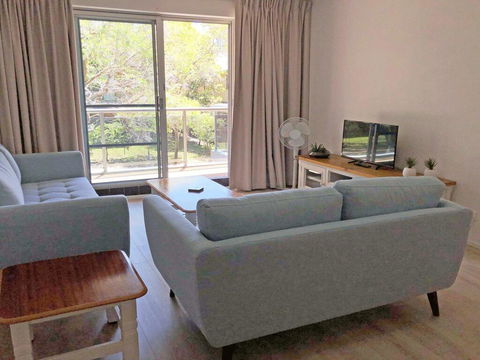 10 'Parkview', 11-13 Catalina Close - Peaceful Park Views - E Caravan Parks 1