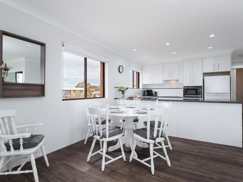 11 'Intrepid' , 3 Intrepid Close - Absolute Beachfront Bliss - E Caravan Parks 3