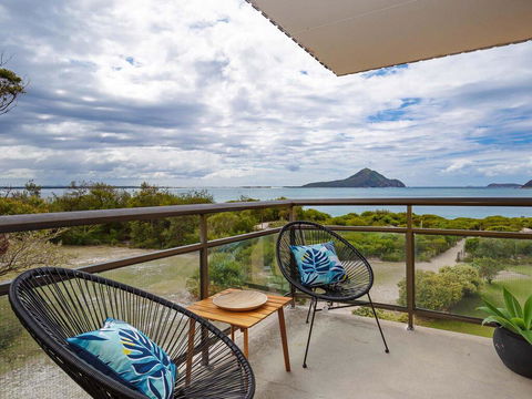 11 'Intrepid' , 3 Intrepid Close - Absolute Beachfront Bliss - E Caravan Parks 0