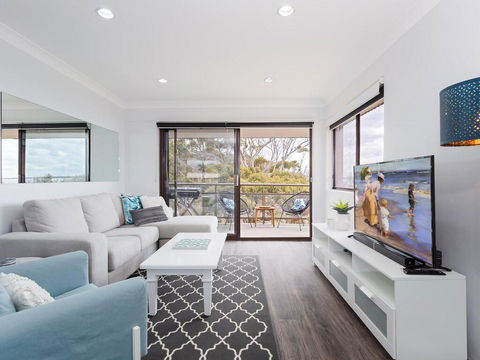 11 'Intrepid' , 3 Intrepid Close - Absolute Beachfront Bliss - E Caravan Parks 1