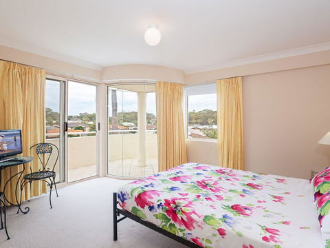 11 'Seashells', 21-23 Magnus Street - Pool, Lift, Aircon - E Caravan Parks 1