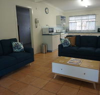 11 Bomburra Court - Rainbow Beach Comfortable Beach House Plenty of boat parking - E Caravan Parks