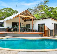 11 Naiad Court - Rainbow Shores Fantastic Family Retreat Swimming Pool 200m to beach Free Wi-Fi - E Caravan Parks