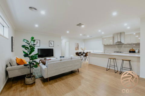 118 Refreshing 3BR Werribee Family House - E Caravan Parks 0