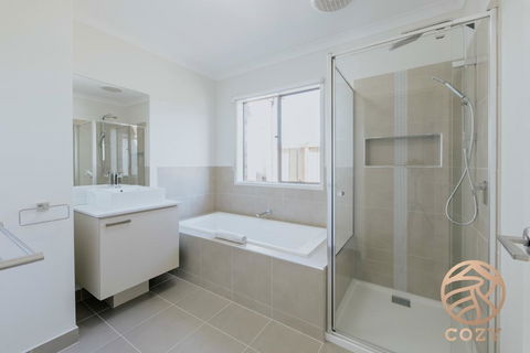 118 Refreshing 3BR Werribee Family House - E Caravan Parks 1
