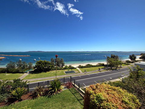 12 'Kiah', 53 Victoria Pde - Panoramic Water Views In The Heart Of Nelson Bay - E Caravan Parks 0