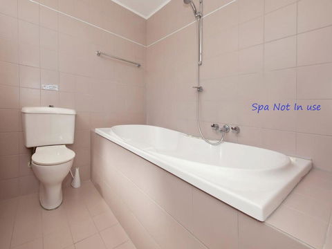 12 'Le Vogue', 16 Magnus St - Sensational Water Views, Lift, Pool & Tennis Court - E Caravan Parks 3