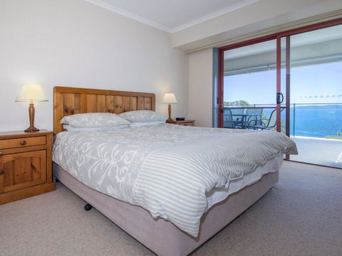 12 'Le Vogue', 16 Magnus St - Sensational Water Views, Lift, Pool & Tennis Court - E Caravan Parks 2