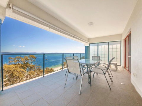 12 'Le Vogue', 16 Magnus St - Sensational Water Views, Lift, Pool & Tennis Court - E Caravan Parks 0
