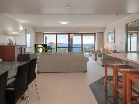 12 'Le Vogue', 16 Magnus St - Sensational Water Views, Lift, Pool & Tennis Court - E Caravan Parks 1