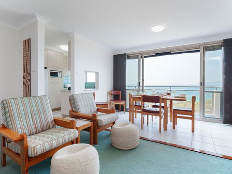 12 'Ocean Shores', 27 Weatherly Cl - Waterfront Unit With Sensational Water Views, WIFI & Air Conditioning - E Caravan Parks 3