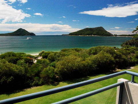 12 'Ocean Shores', 27 Weatherly Cl - Waterfront Unit With Sensational Water Views, WIFI & Air Conditioning - E Caravan Parks 0