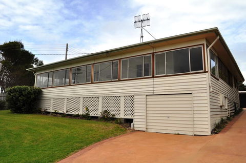 12 Bluewater Drive - E Caravan Parks 1