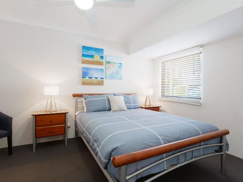 13 'Carindale', 19 Dowling Street - Large Ground Floor Unit With Pool & Tennis Court - E Caravan Parks 3