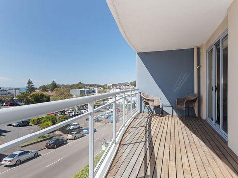 13 'Cote D'Azur', 61 Donald Street - Lovely Unit With Air Con, Pool, Lift And WiFi - E Caravan Parks 2