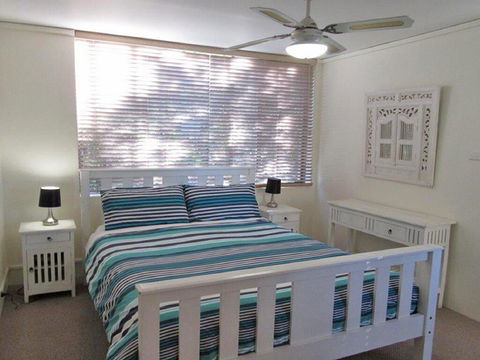 13 'Harbourside', 3-7 Soldiers Point Road - Fantastic Waterfront Unit - E Caravan Parks 1