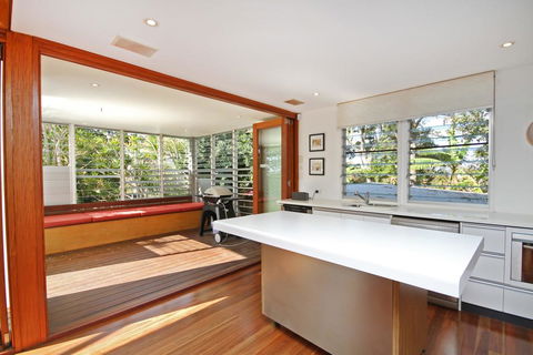13 Ann Street, Coolum Beach, Pet Friendly, Linen Included - E Caravan Parks 2