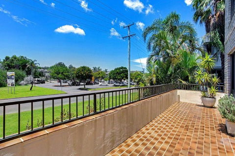 14 'THE DUNES', 38 MARINE DR - LARGE UNIT WITH POOL, TENNIS COURT AND DIRECTLY ACROSS FROM FINGAL - E Caravan Parks 2