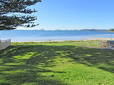 15 'Kanangra', 39 Soldiers Point Road - Fantastic Unit Right On The Water - E Caravan Parks 0