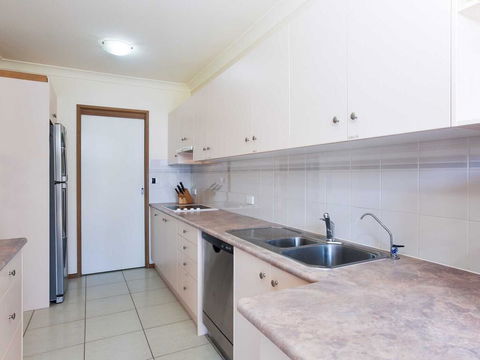 16 'The Moorings' 4 Cromarty Road - Waterfront Property With Pool & Air Conditioning - E Caravan Parks 1