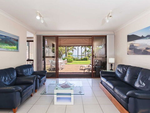16 'The Moorings' 4 Cromarty Road - Waterfront Property With Pool & Air Conditioning - E Caravan Parks 0