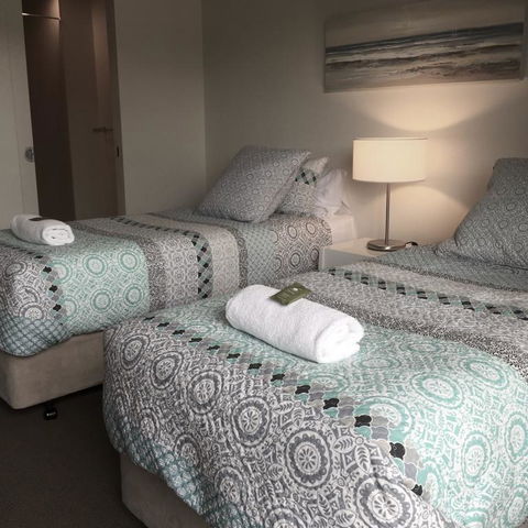 16 Seine Bay Apartment - E Caravan Parks 3