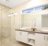 18 on Rayner - swish apartment Myrtleford - E Caravan Parks