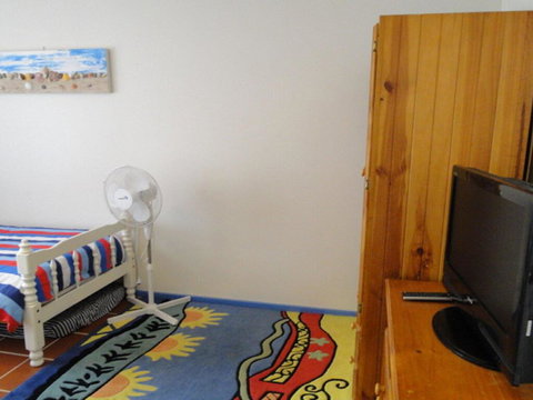 2 'Copacabana', 61 Sandy Point Road - Cute Unit With Water Views From The Balcony - E Caravan Parks 2