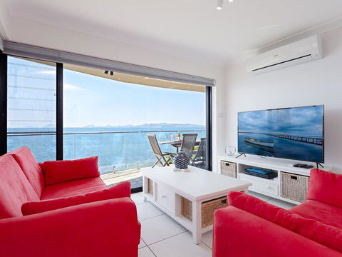 2 'Lanimer' 14 Mitchell Street - Beautiful Waterfront Property With Spectacular Views - E Caravan Parks 2