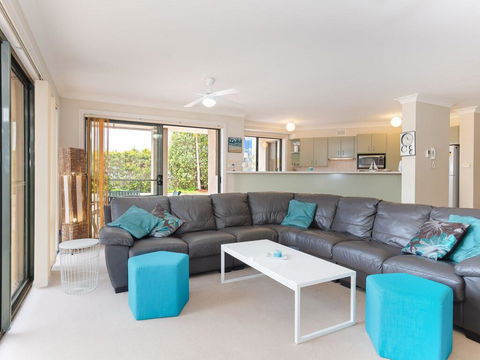 2 'Peninsula Waters' - Three Bedroom Unit With Spacious Private Courtyard & WIFI - E Caravan Parks 1