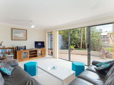 2 'Peninsula Waters' - Three Bedroom Unit With Spacious Private Courtyard & WIFI - E Caravan Parks 3