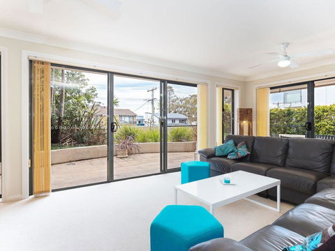 2 'Peninsula Waters' - Three Bedroom Unit With Spacious Private Courtyard & WIFI - E Caravan Parks 2