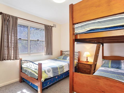 2 'Sunnie Belle' 3 Victoria Parade- Water Views Over Nelson Bay Foreshore - E Caravan Parks 3