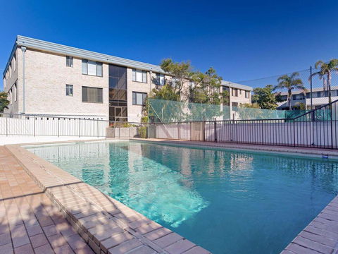 2 'The Dunes', 38 Marine Drive - Pool, Tennis Court And So Close To The Beach - E Caravan Parks 1