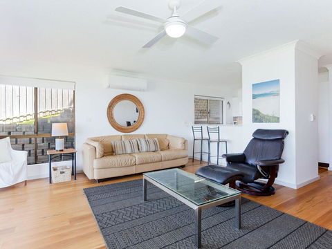2 'The Pelicans' 53 Soldiers Point Road - Ground Floor Unit On The Waterfront - E Caravan Parks 1