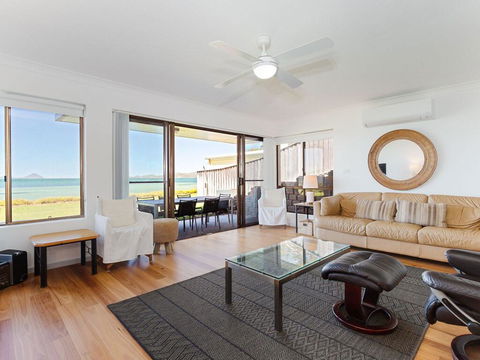 2 'The Pelicans' 53 Soldiers Point Road - Ground Floor Unit On The Waterfront - E Caravan Parks 0